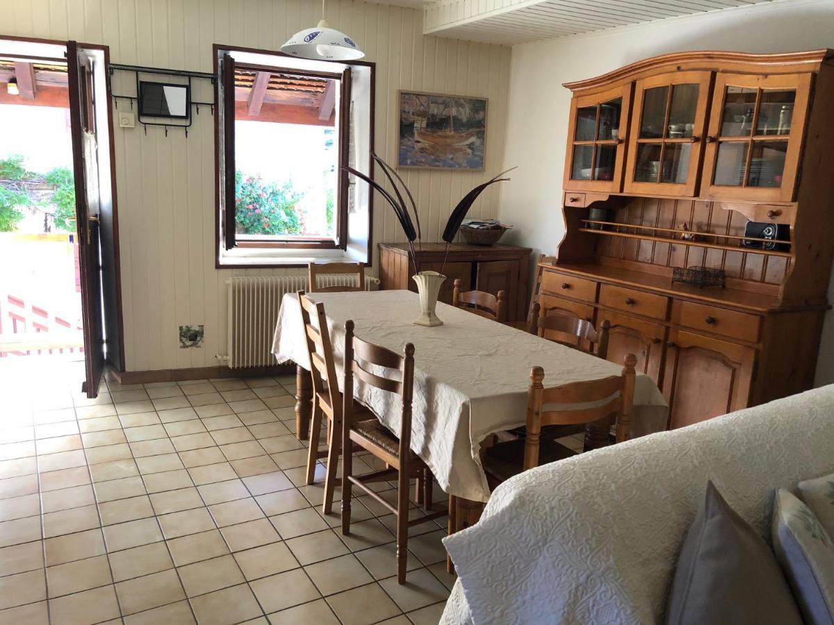Appartement dans la vieille ville, en face du château Annecy Exterior foto