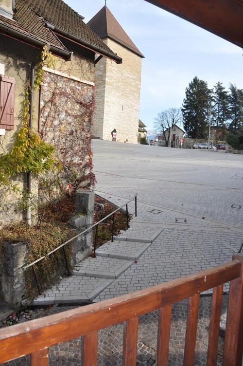 Appartement dans la vieille ville, en face du château Annecy Exterior foto