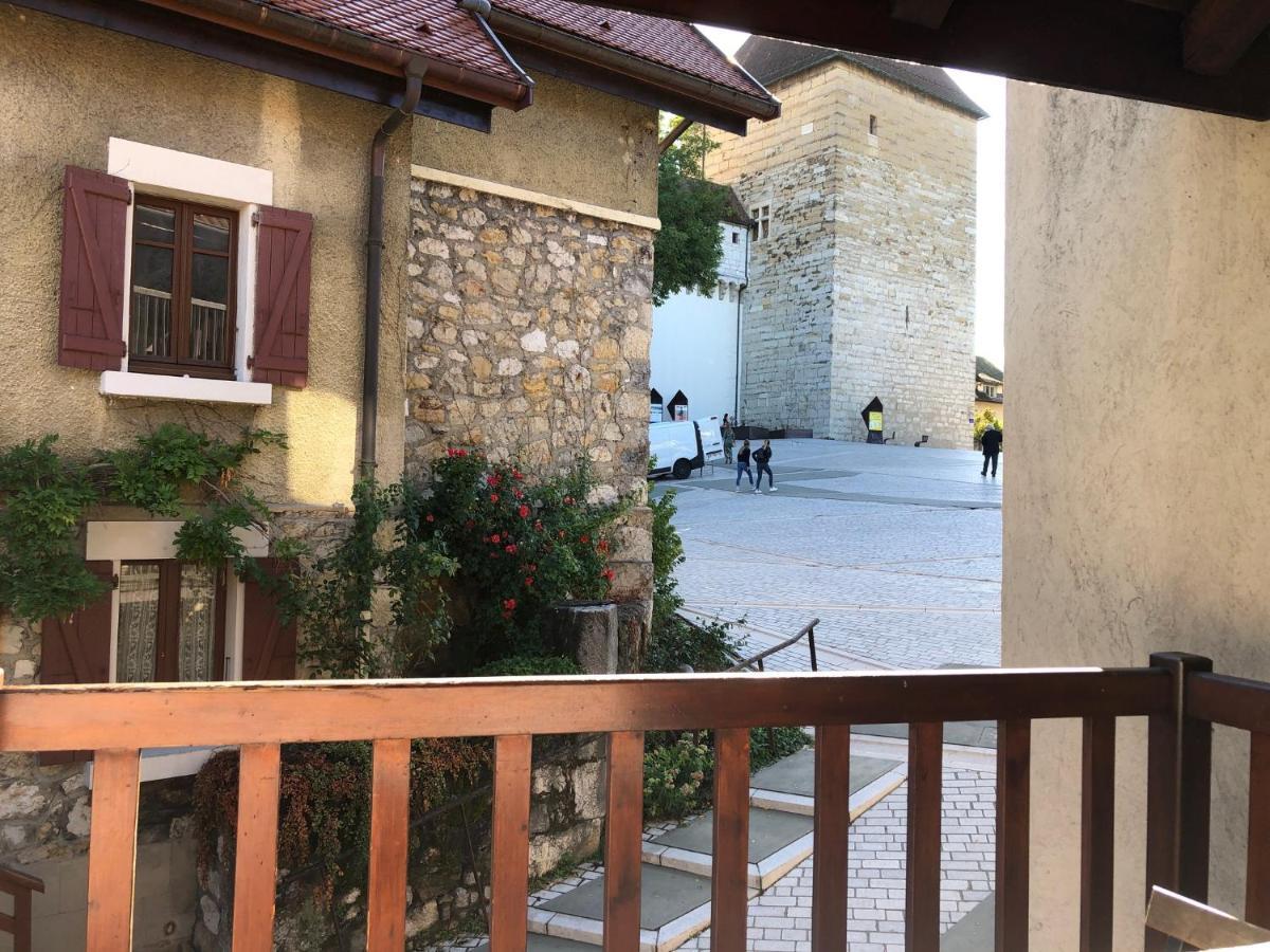 Appartement dans la vieille ville, en face du château Annecy Exterior foto